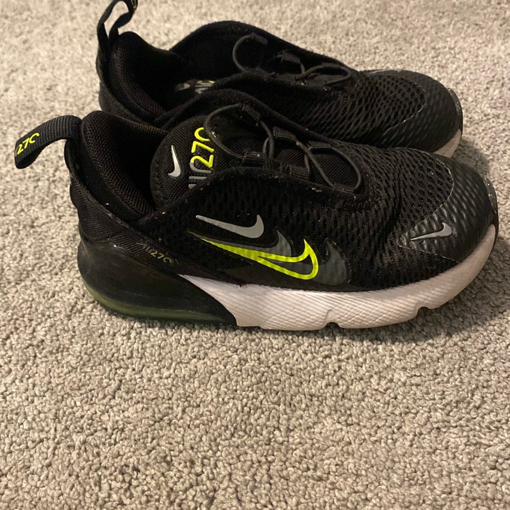 Boys Nike air sneakers